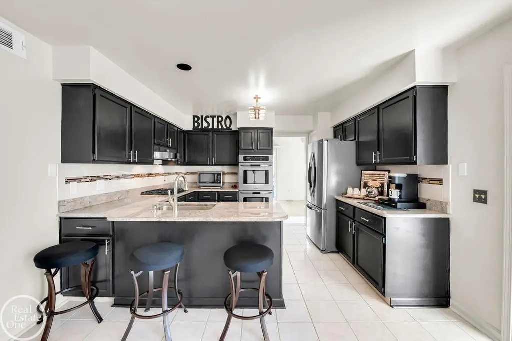 29263 W Chanticleer Street Southfield City MI 48034