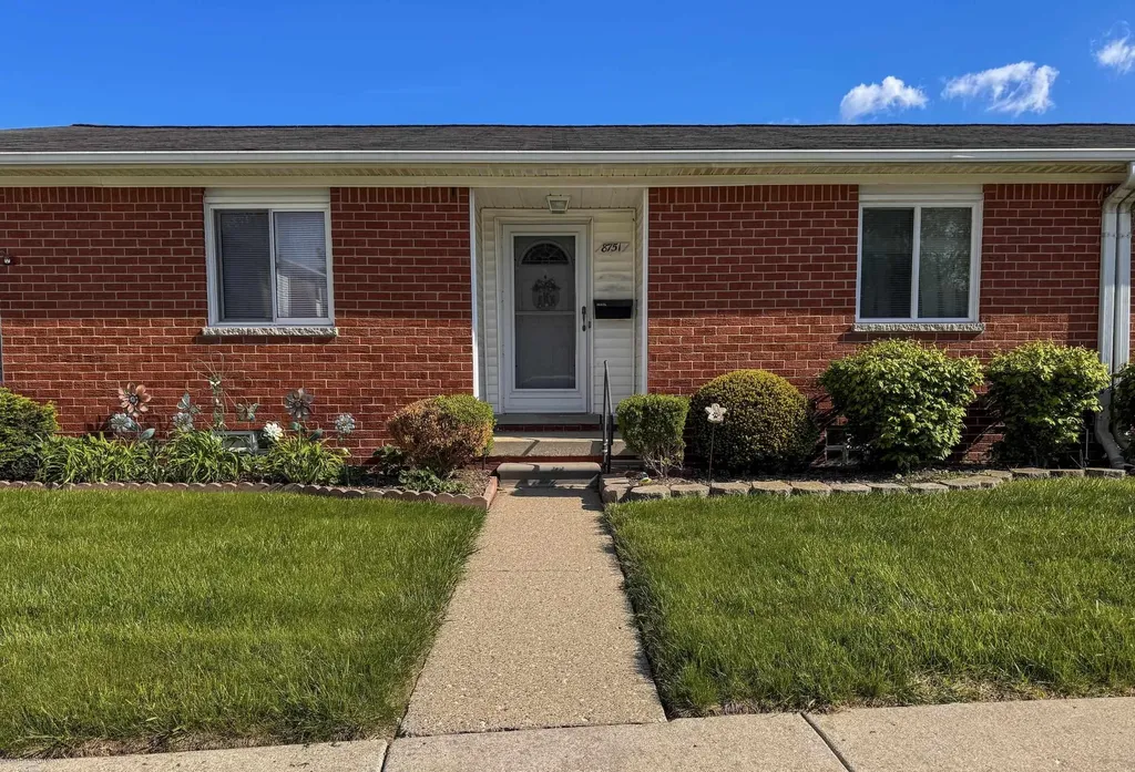 8751 Sterling Street Center Line City MI 48015
