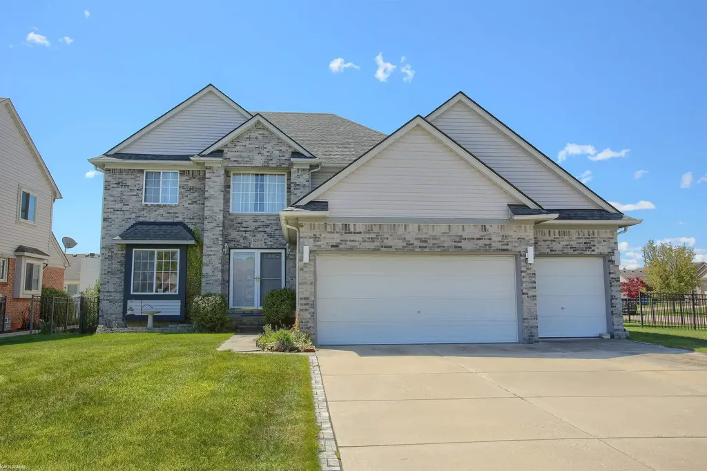 32036 Holly Drive Chesterfield Township MI 48047