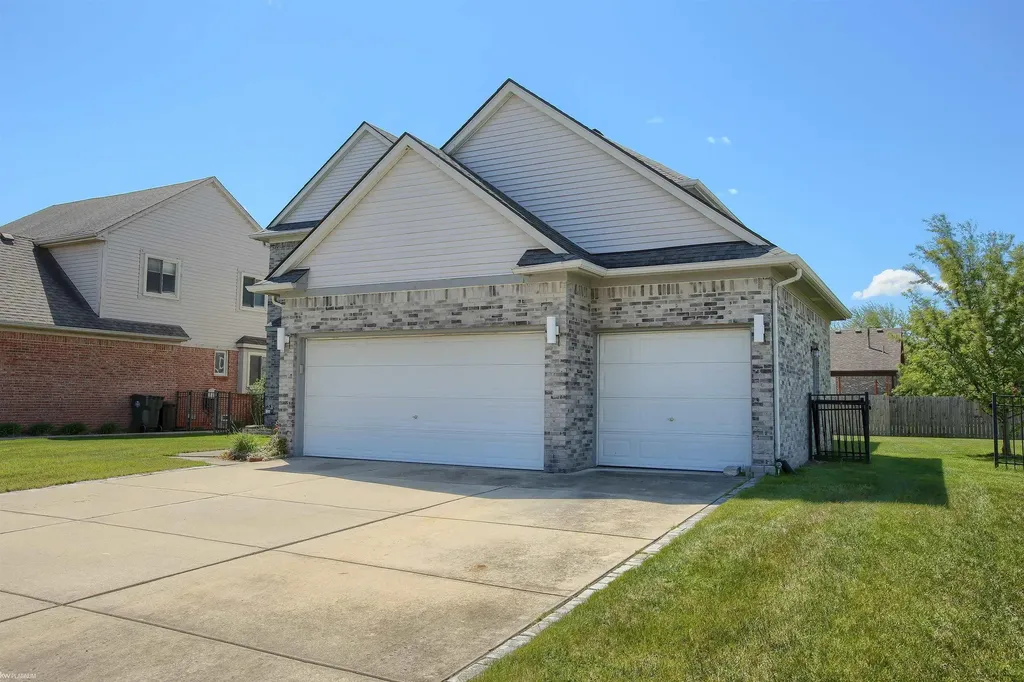 32036 Holly Drive Chesterfield Township MI 48047