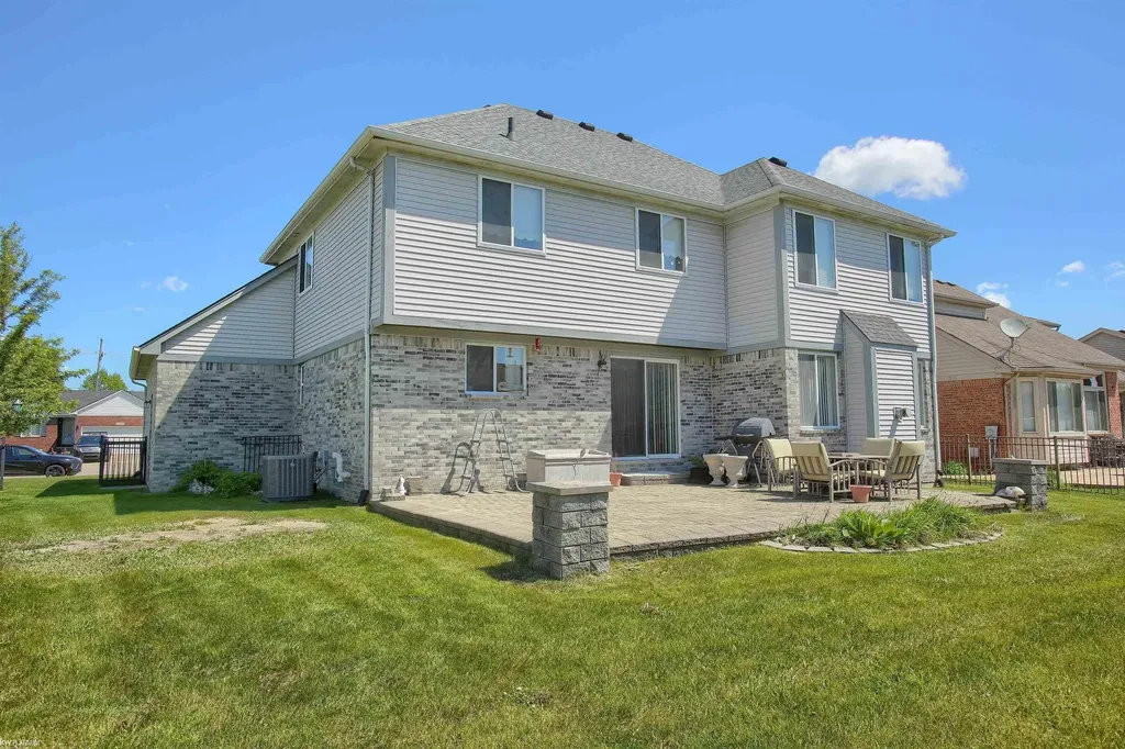 32036 Holly Drive Chesterfield Township MI 48047