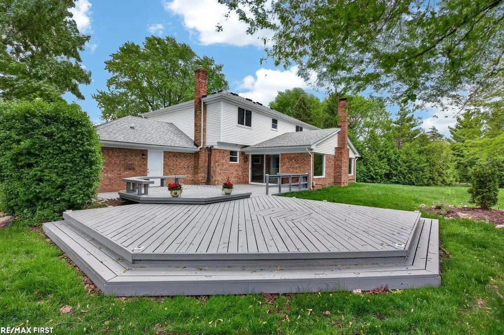 1977 Warbler Court Troy City MI 48084