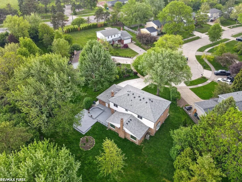 1977 Warbler Court Troy City MI 48084