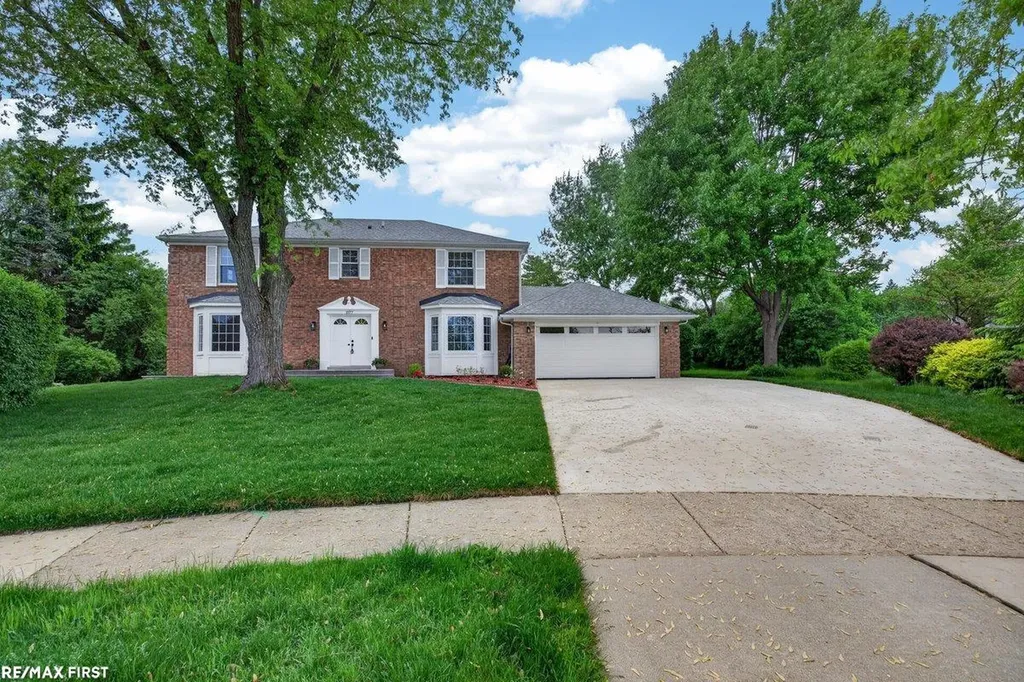 1977 Warbler Court Troy City MI 48084