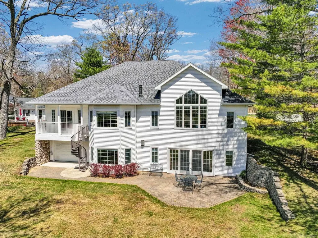 2185 E Houghton Drive Denton Township MI 48629