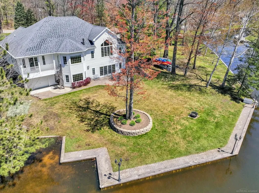 2185 E Houghton Drive Denton Township MI 48629
