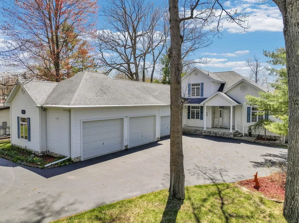 2185 E Houghton Drive Denton Township MI 48629