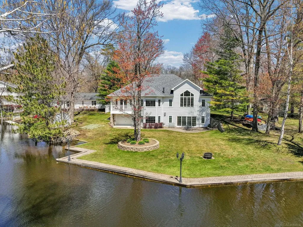 2185 E Houghton Drive Denton Township MI 48629