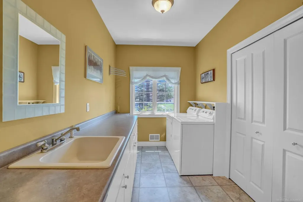 2185 E Houghton Drive Denton Township MI 48629