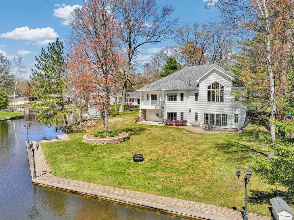 2185 E Houghton Drive Denton Township MI 48629