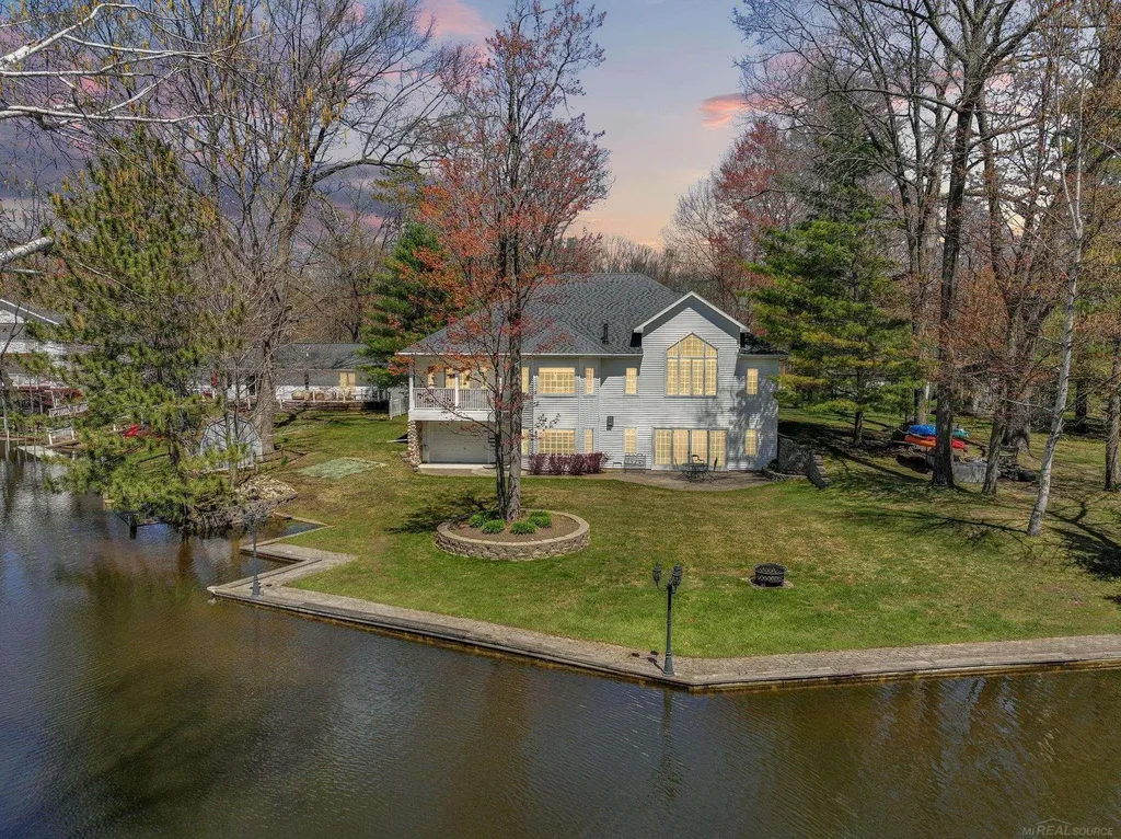 2185 E Houghton Drive Denton Township MI 48629