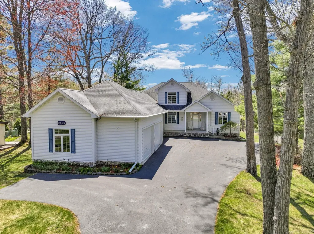 2185 E Houghton Drive Denton Township MI 48629