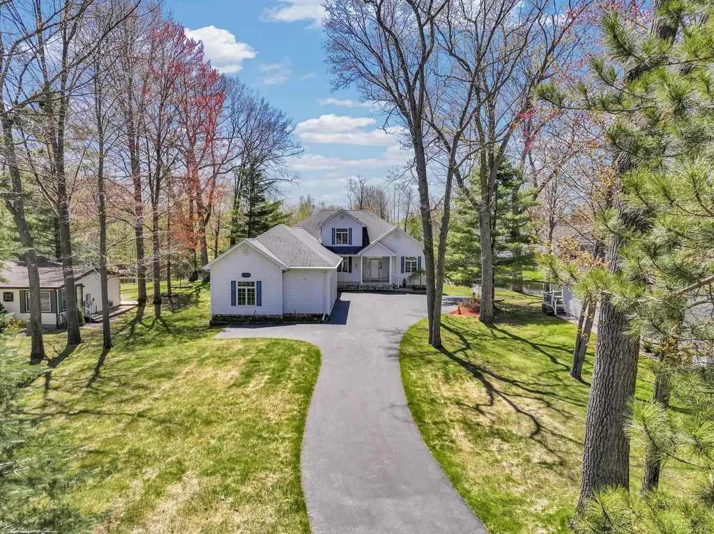 2185 E Houghton Drive Denton Township MI 48629