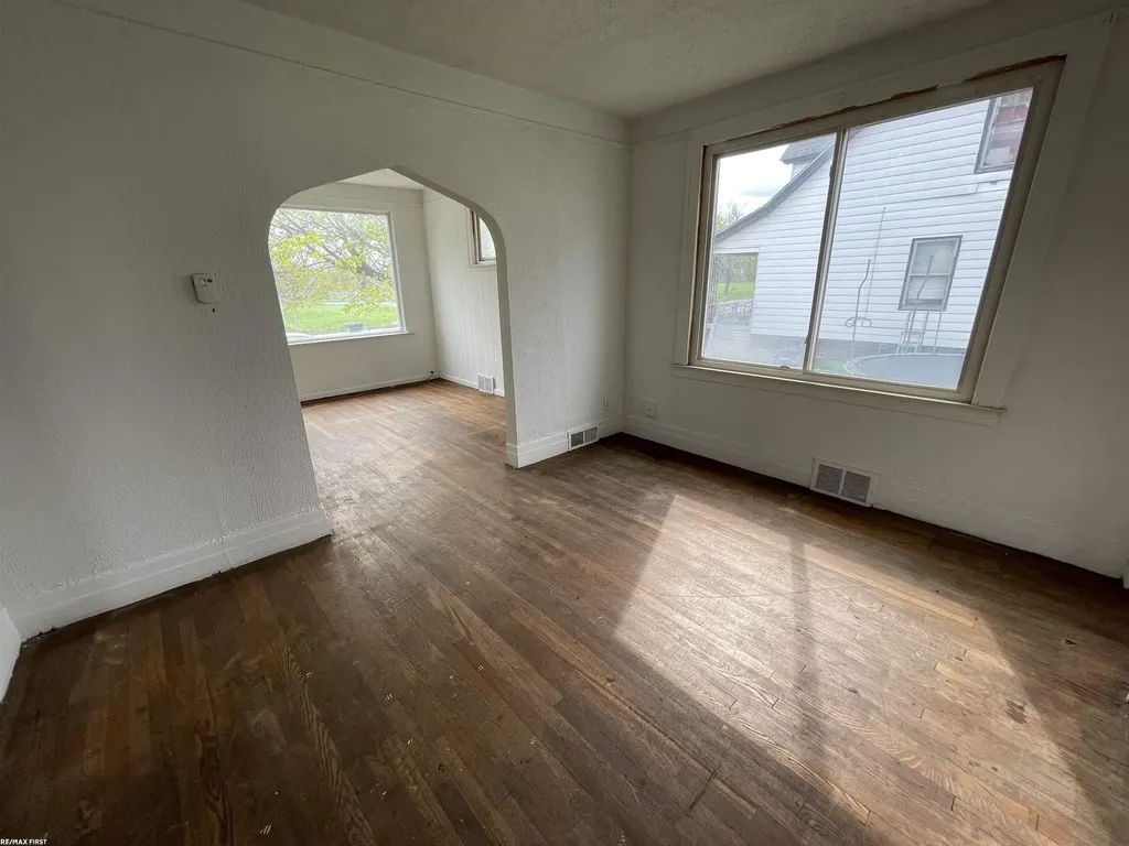10411 Sterritt Street Detroit City MI 48213