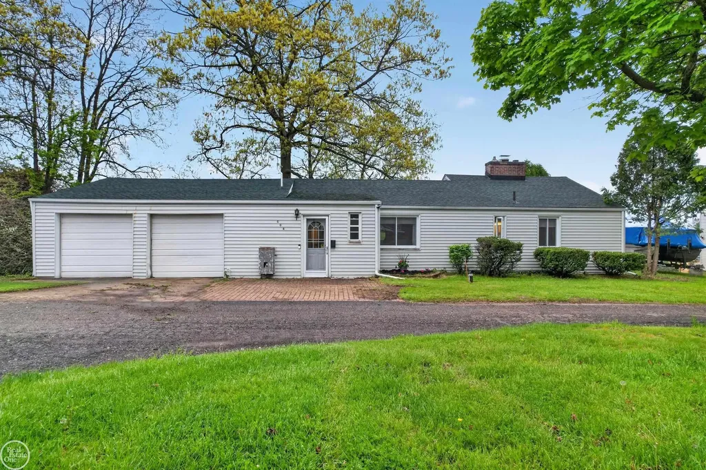 664 Sunrise Park Street Genoa Township MI 48843