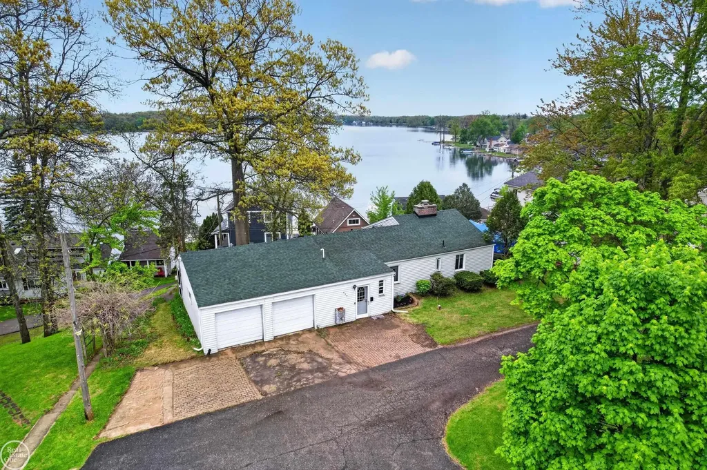 664 Sunrise Park Street Genoa Township MI 48843