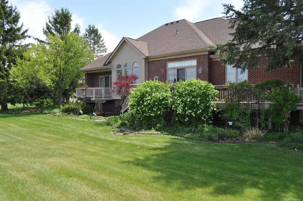 1138 Saint Andrews Avenue Highland Charter Township MI 48357