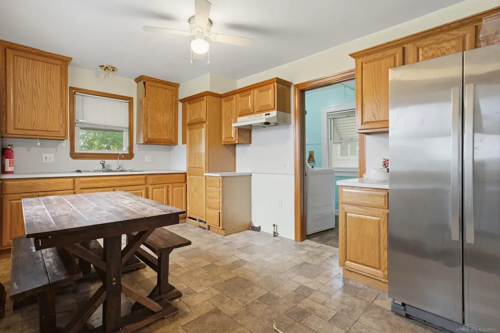 28041 Maple Street Roseville City MI 48066