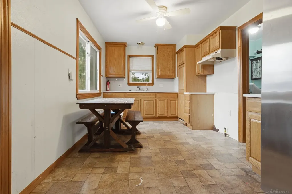 28041 Maple Street Roseville City MI 48066