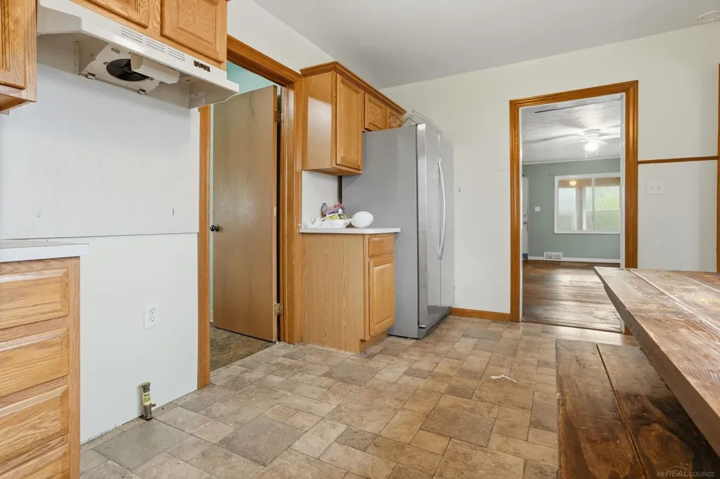 28041 Maple Street Roseville City MI 48066