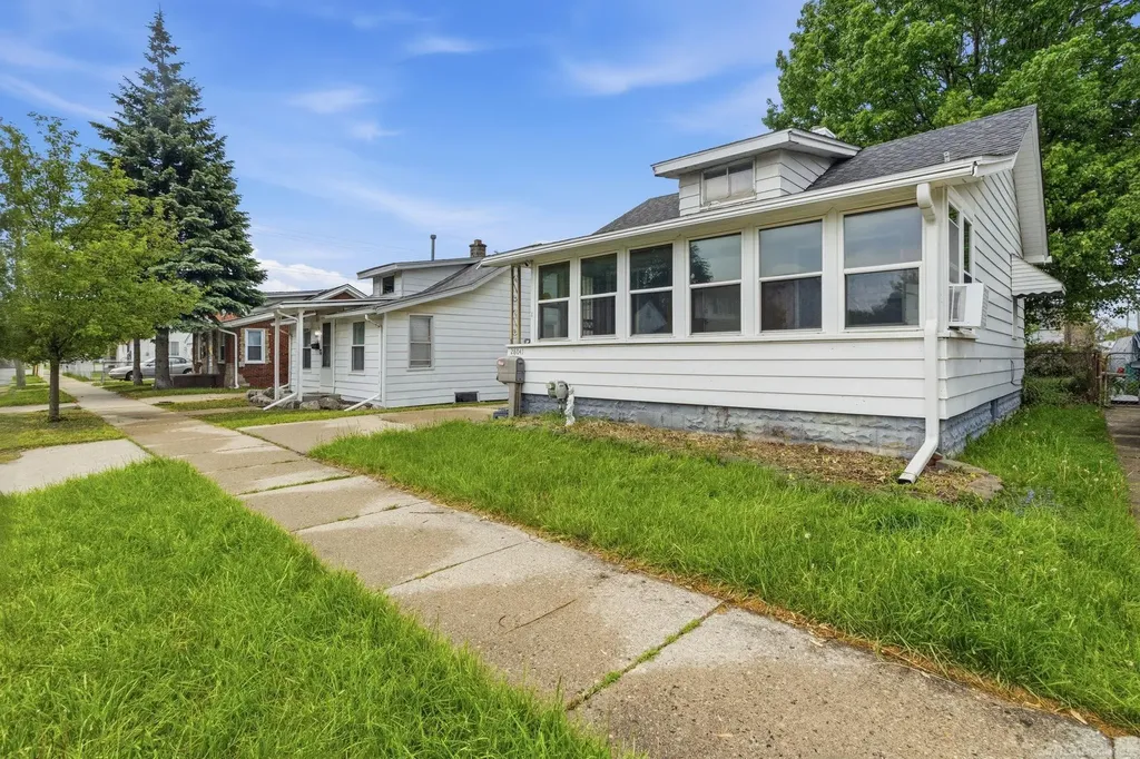 28041 Maple Street Roseville City MI 48066