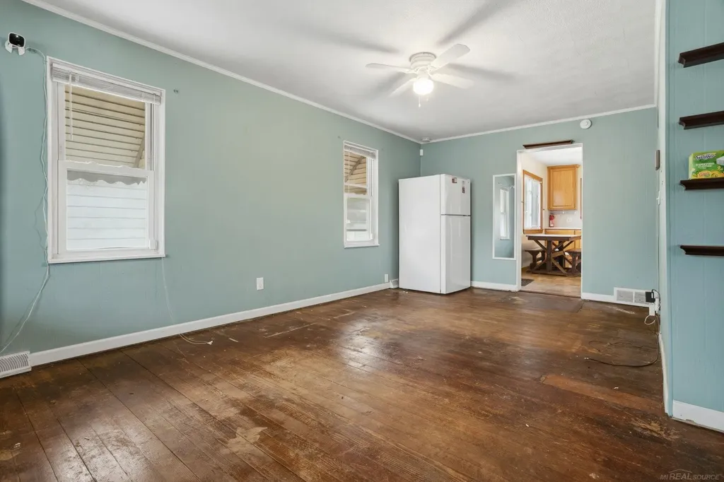 28041 Maple Street Roseville City MI 48066