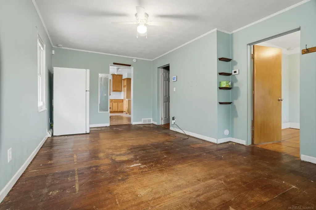 28041 Maple Street Roseville City MI 48066