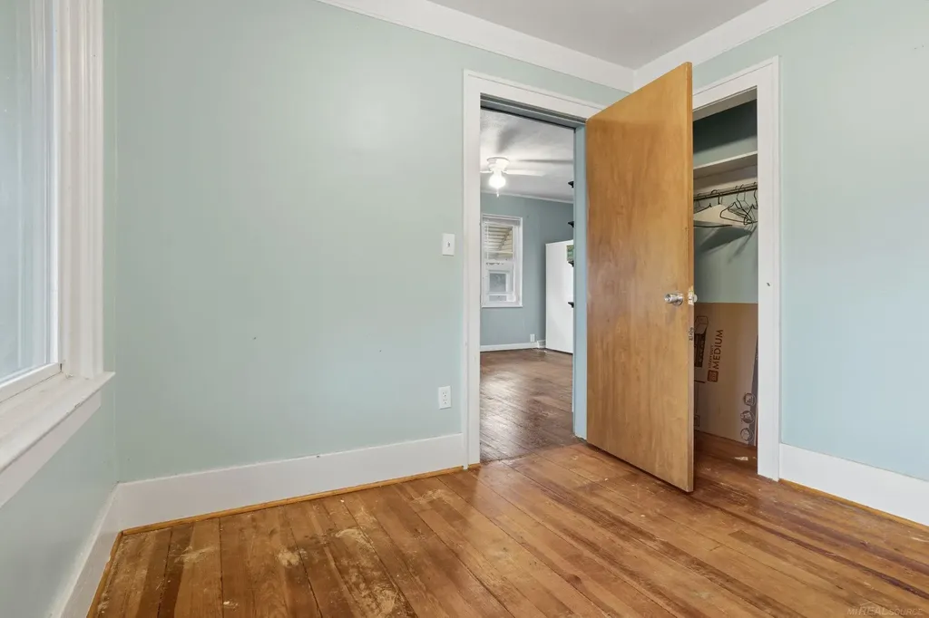 28041 Maple Street Roseville City MI 48066
