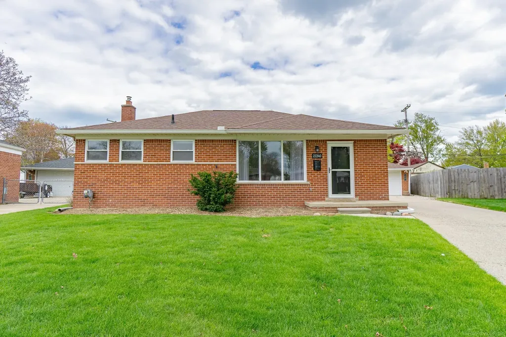 22240 Milgrom Court St. Clair Shores City MI 48081