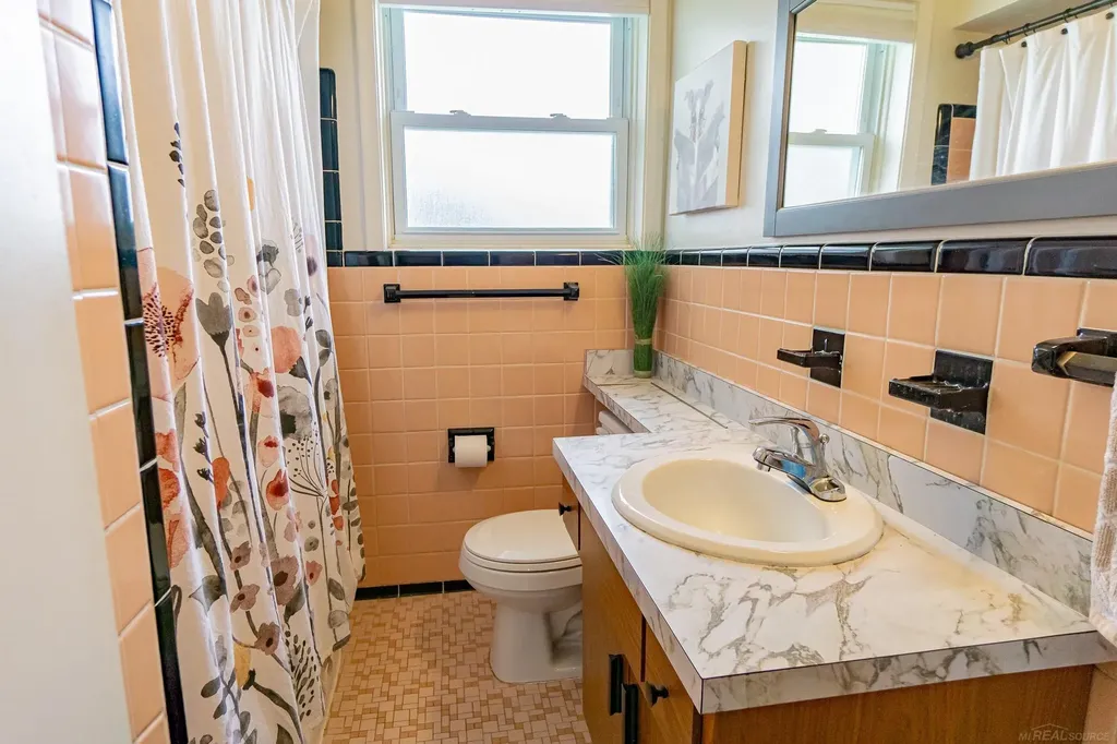 22240 Milgrom Court St. Clair Shores City MI 48081