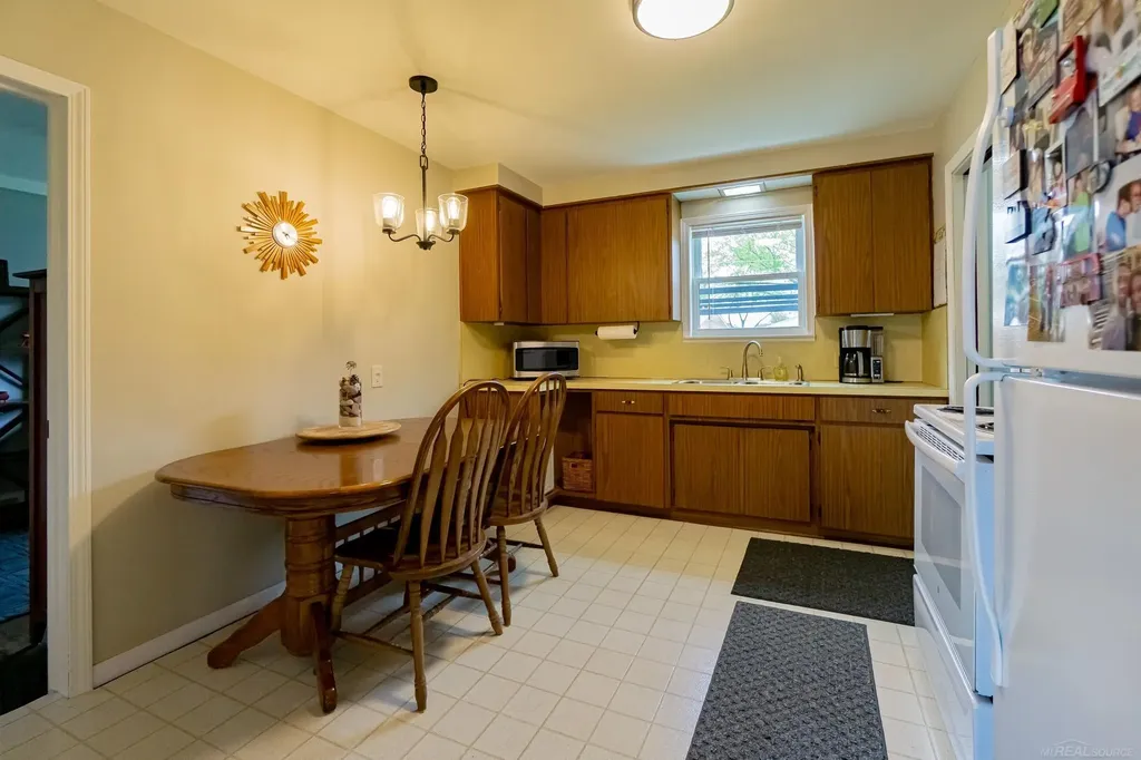 22240 Milgrom Court St. Clair Shores City MI 48081