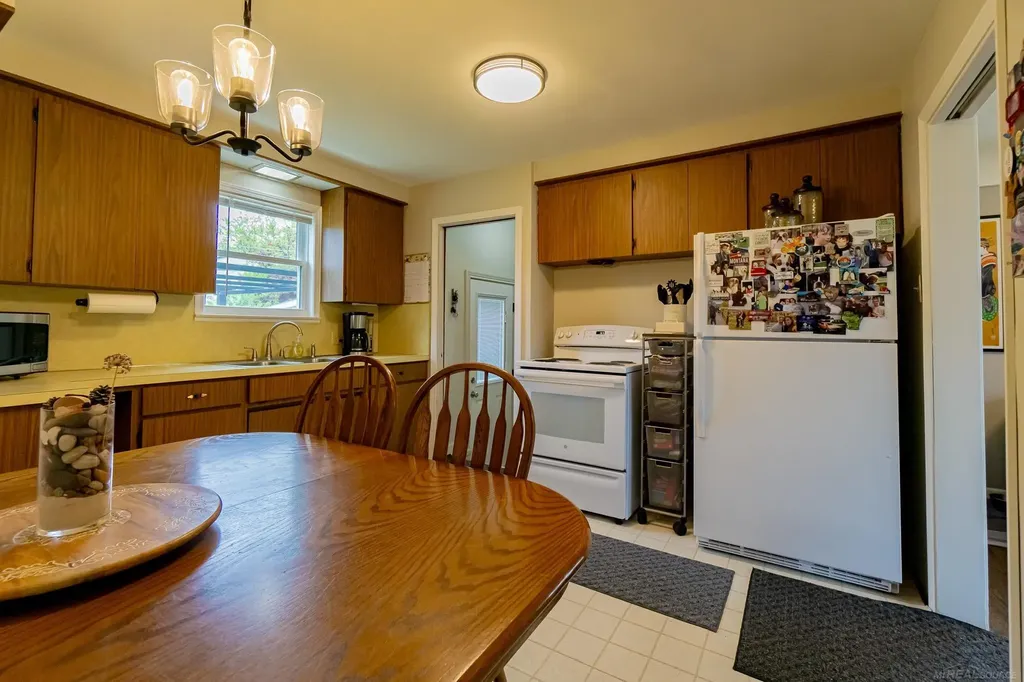 22240 Milgrom Court St. Clair Shores City MI 48081