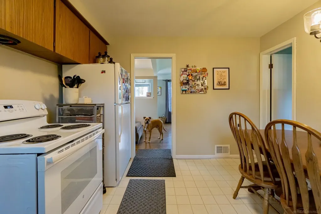22240 Milgrom Court St. Clair Shores City MI 48081