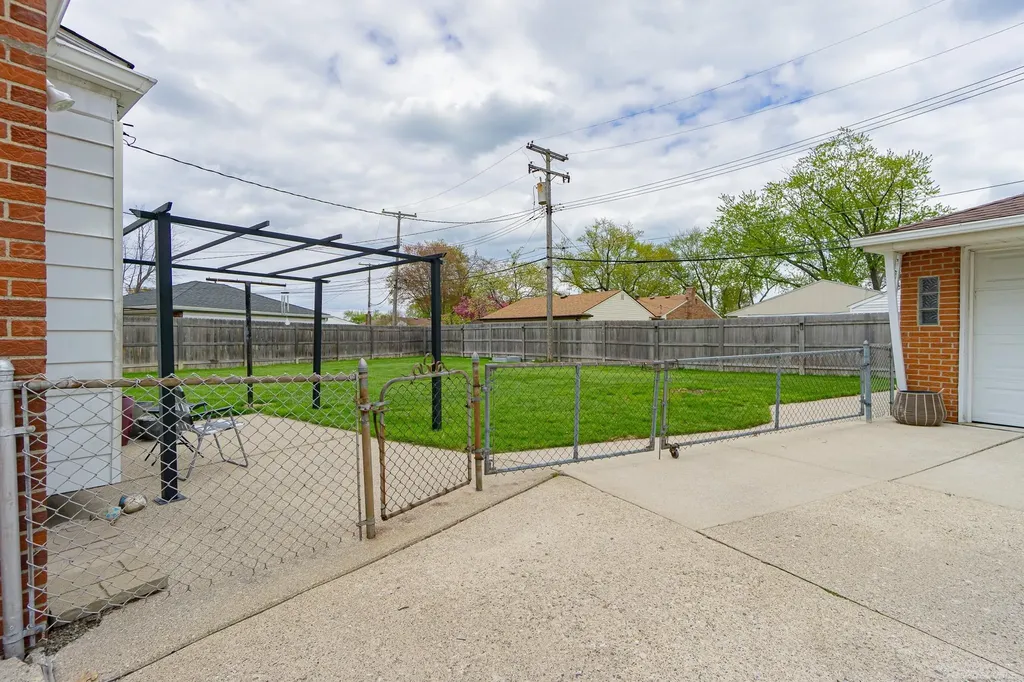 22240 Milgrom Court St. Clair Shores City MI 48081