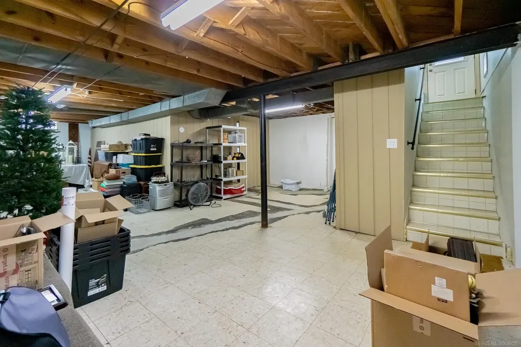 22240 Milgrom Court St. Clair Shores City MI 48081