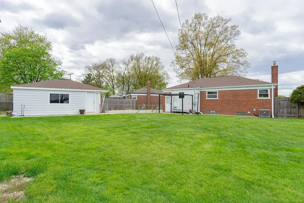 22240 Milgrom Court St. Clair Shores City MI 48081