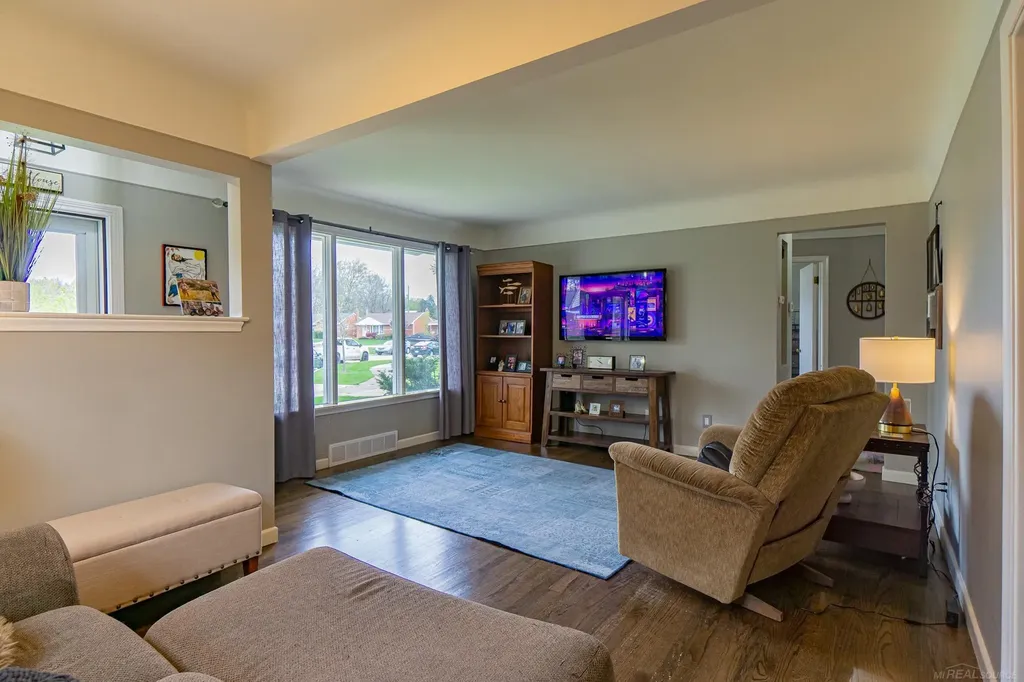 22240 Milgrom Court St. Clair Shores City MI 48081