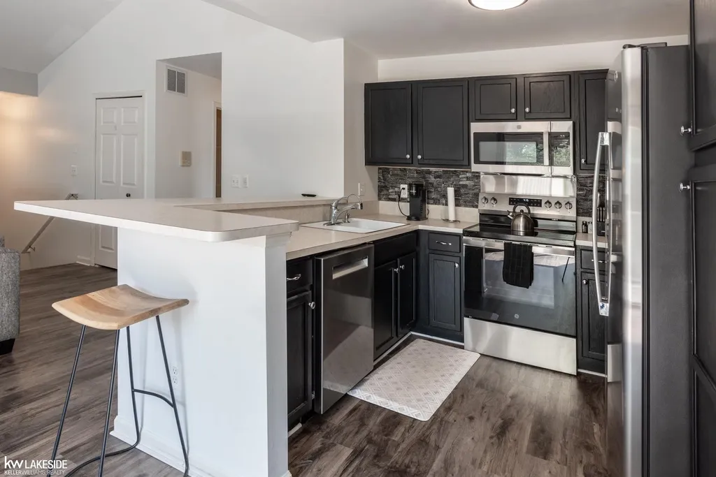 43971 Elm Drive Sterling Heights City MI 48313