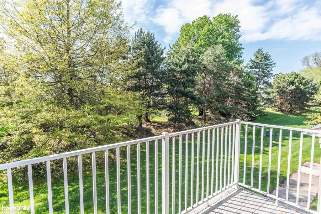 43971 Elm Drive Sterling Heights City MI 48313