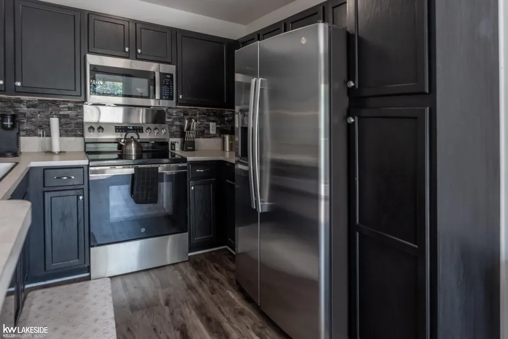 43971 Elm Drive Sterling Heights City MI 48313