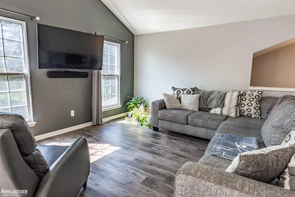 43971 Elm Drive Sterling Heights City MI 48313