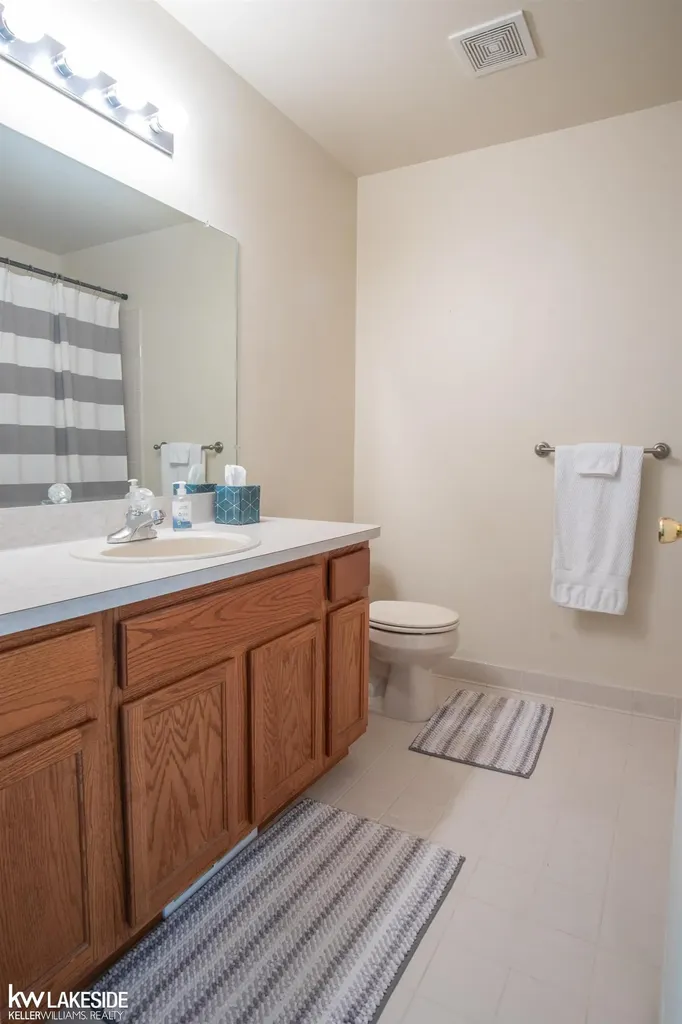 43971 Elm Drive Sterling Heights City MI 48313