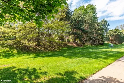 43971 Elm Drive Sterling Heights City MI 48313