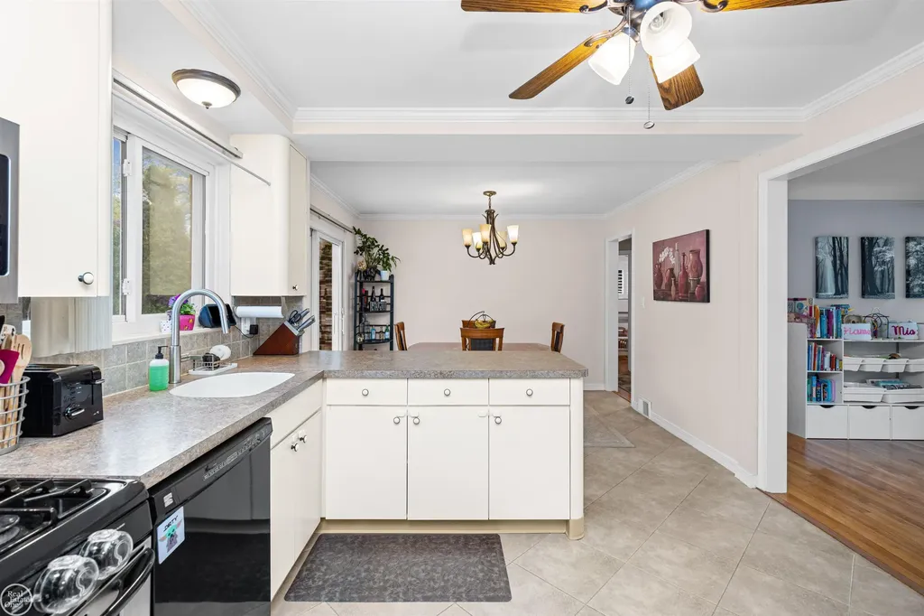 21920 Lakeshire St. Clair Shores City MI 48081