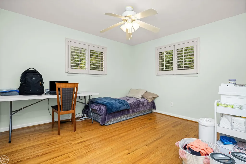 21920 Lakeshire St. Clair Shores City MI 48081