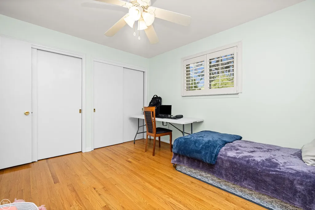 21920 Lakeshire St. Clair Shores City MI 48081