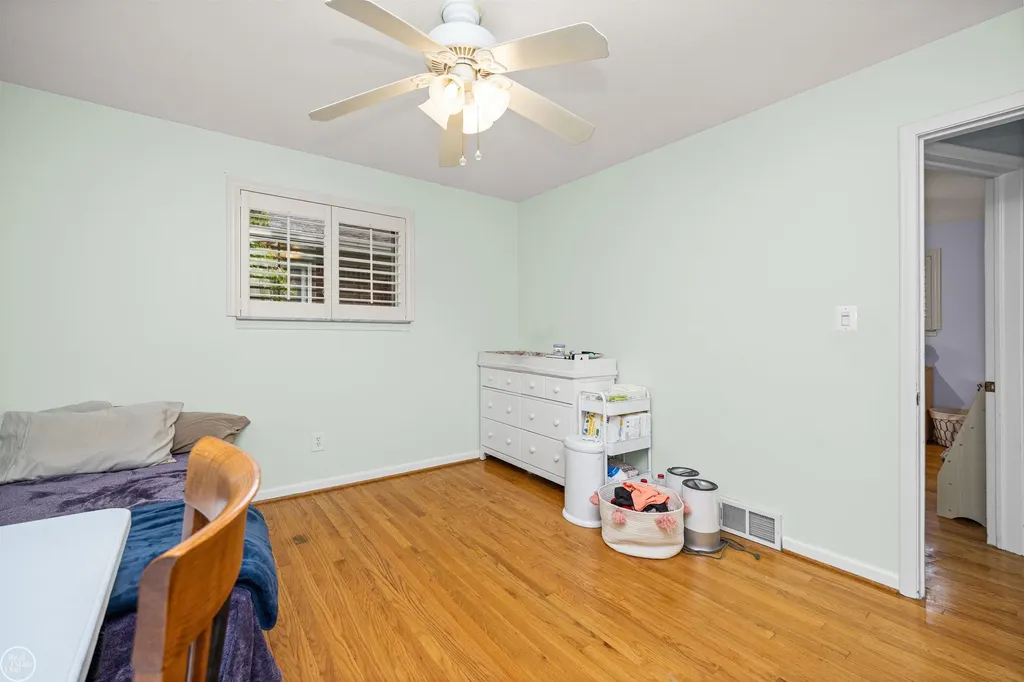 21920 Lakeshire St. Clair Shores City MI 48081