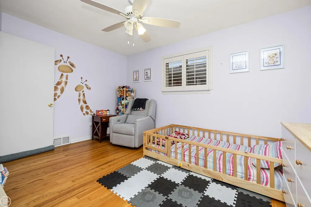 21920 Lakeshire St. Clair Shores City MI 48081