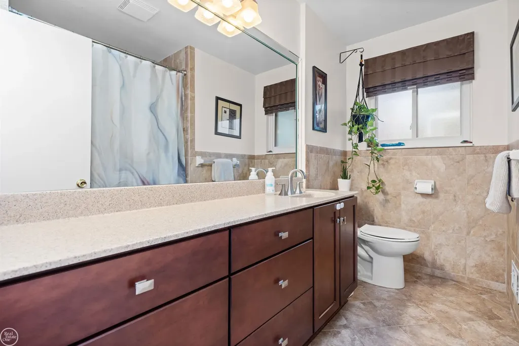 21920 Lakeshire St. Clair Shores City MI 48081