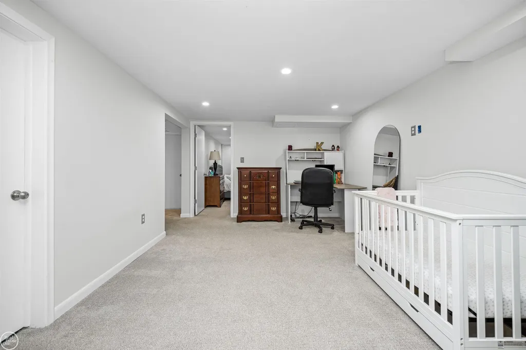 21920 Lakeshire St. Clair Shores City MI 48081